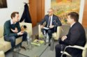 Minister školstva Peter Plavčan sa stretol s krasokorčuliarom Michaelom Neumanom