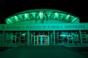 Prezývke nezostala nič dlžná. Aula v zelenom šate pripomínala ufo